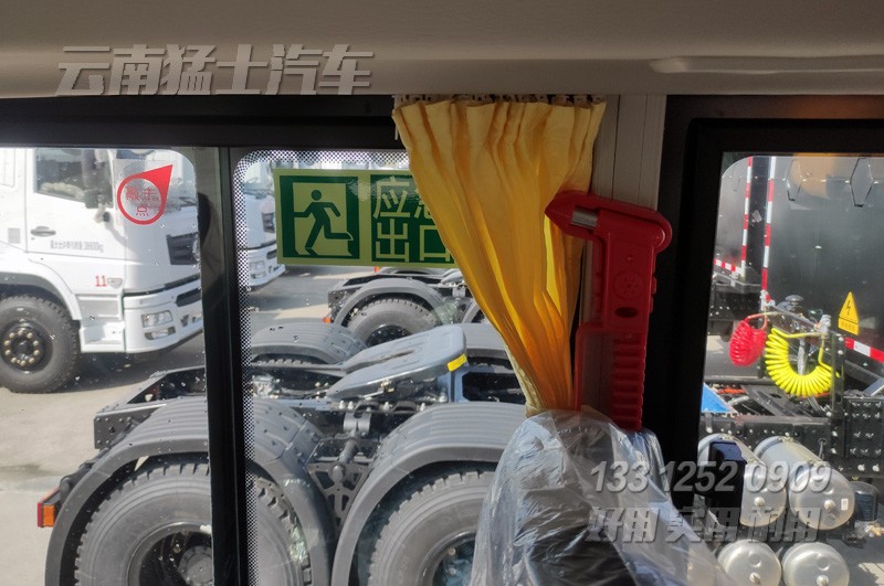 沙漠客車,四驅越野客車,東風客車,15座中巴車,沙漠旅游車