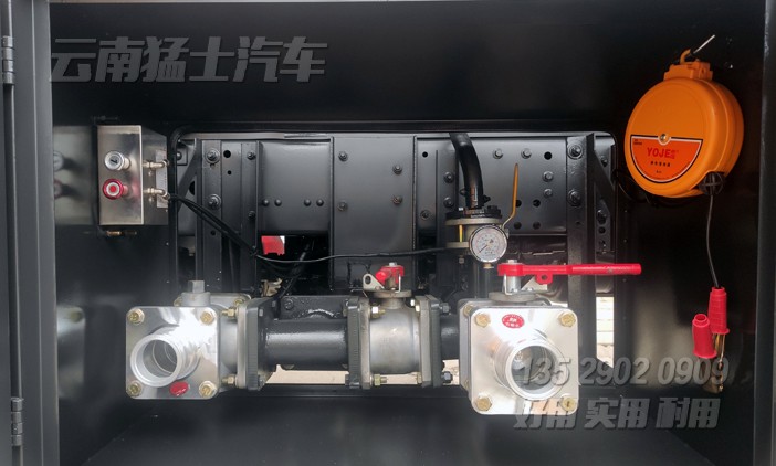 東風六驅加運油車,6立方加油車,東風145罐式運輸車,6*6加油車,越野專用車,油罐車改裝