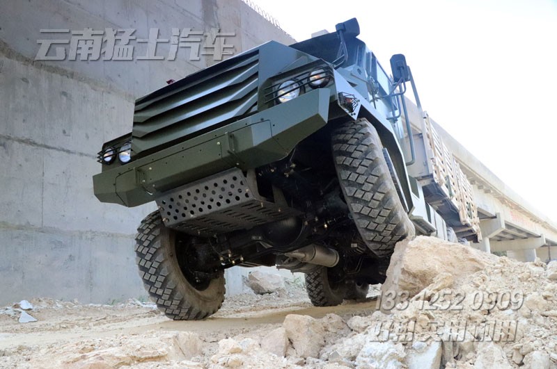 六驅裝甲車,EQ2100,越野卡車,防護型卡車,底盤性能檢測
