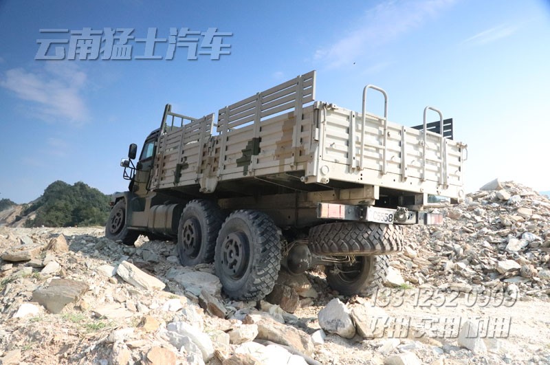 六驅裝甲車,EQ2100,越野卡車,防護型卡車,底盤性能檢測