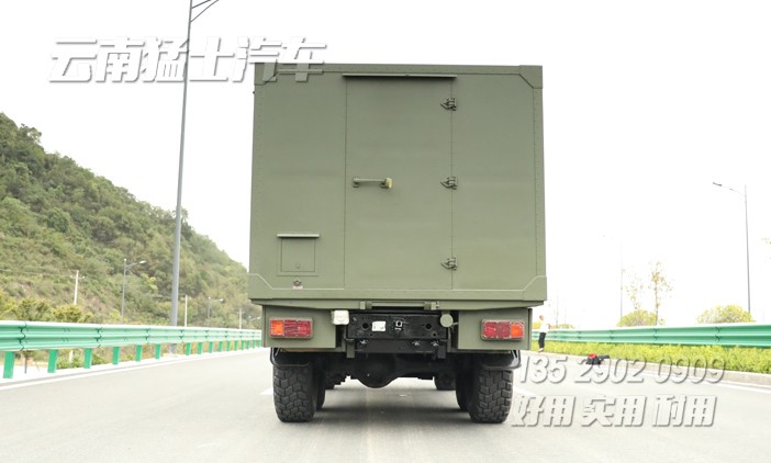 東風六驅越野車,雙排越野卡車,東風炊事車,東風救援工具車,東風衛(wèi)星通訊車,房車改裝廠家,東風方艙指揮車,EQ2102雙排