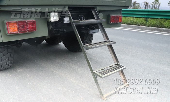 東風六驅越野車,雙排越野卡車,東風炊事車,東風救援工具車,東風衛(wèi)星通訊車,房車改裝廠家,東風方艙指揮車,EQ2102雙排
