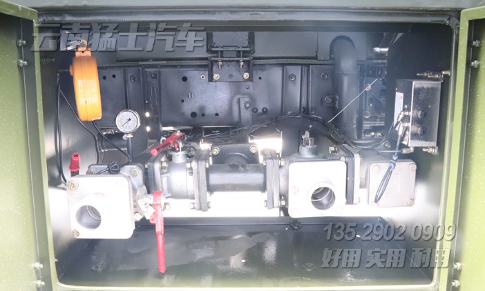 東風(fēng)六驅(qū)加運油車,10方加油車,尖頭加油車,EQ2100改裝,加油車銷售,多功能罐式運輸車