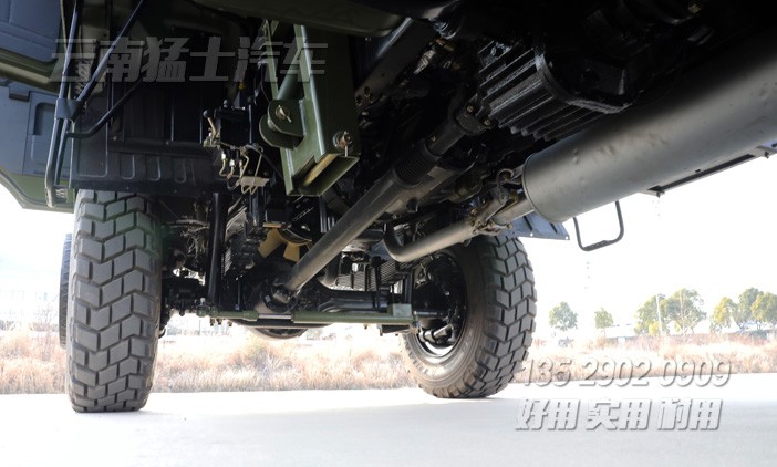 6*6運兵車,EQ2102N,雙排越野卡車,東風153雙排,六驅卡車配置,東風運兵車
