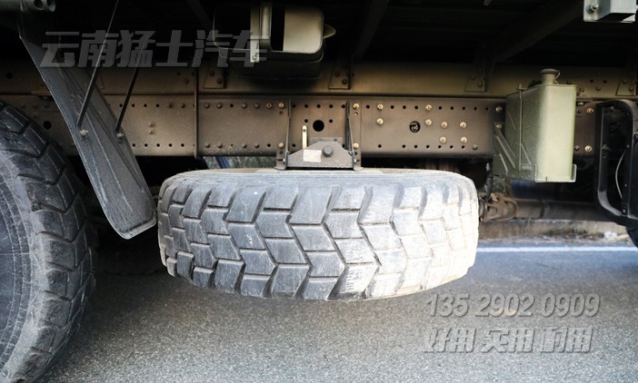 國五運兵車,出口型運兵車,EQ2130GA,東風6x6卡車,六驅柴油貨車