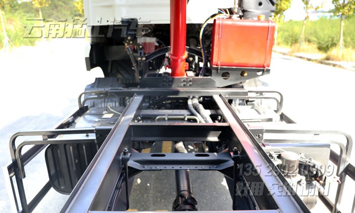 后八輪自卸,280馬力自卸車,重型自卸汽車,三橋自卸車,總質量25噸自卸車,工地拉石頭貨車