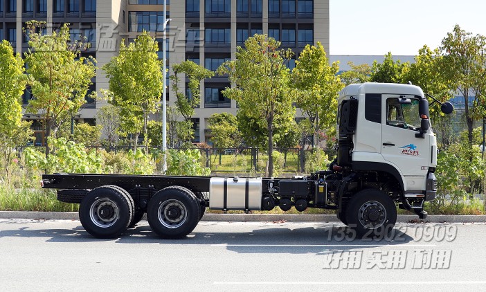 后八輪卡車底盤,六驅350馬力底盤,重型卡車底盤,專用車底盤改裝,濰柴發動機底盤,東風三橋車底盤