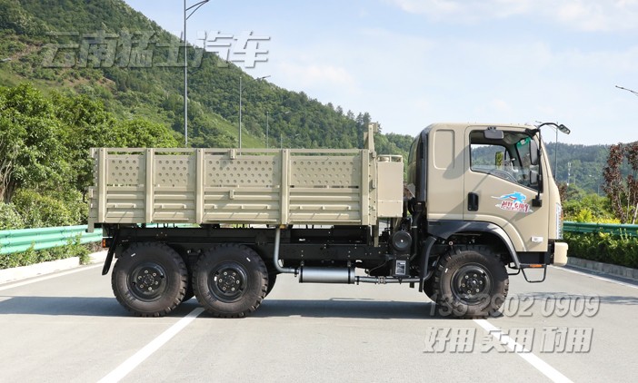 出口型輕卡,2.5噸越野卡車,東風山貓整車,駝灰色卡車,加強款卡車,六驅柴油載貨車