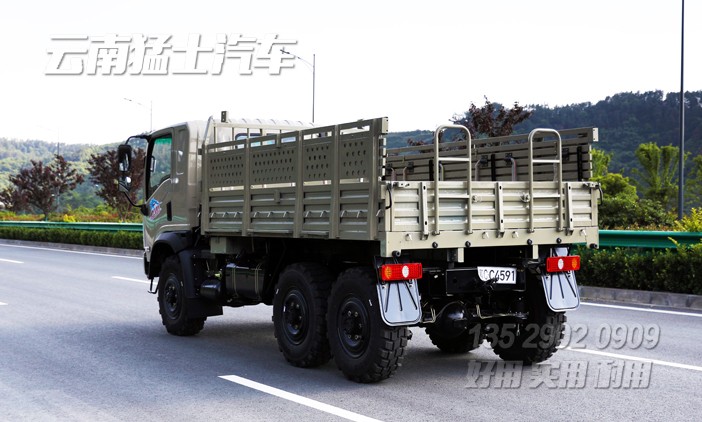 出口型輕卡,2.5噸越野卡車,東風山貓整車,駝灰色卡車,加強款卡車,六驅柴油載貨車