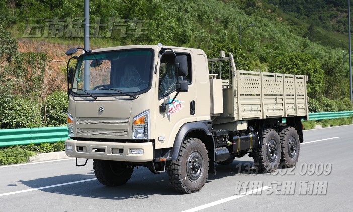 出口型輕卡,2.5噸越野卡車,東風山貓整車,駝灰色卡車,加強款卡車,六驅柴油載貨車