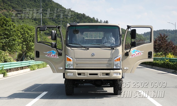 出口型輕卡,2.5噸越野卡車,東風山貓整車,駝灰色卡車,加強款卡車,六驅柴油載貨車