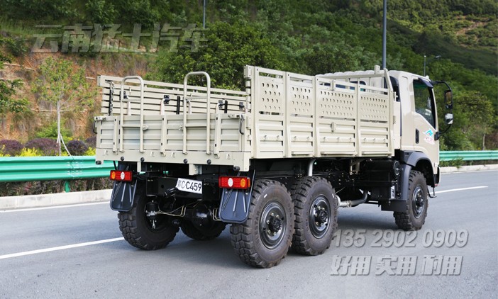 出口型輕卡,2.5噸越野卡車,東風山貓整車,駝灰色卡車,加強款卡車,六驅柴油載貨車