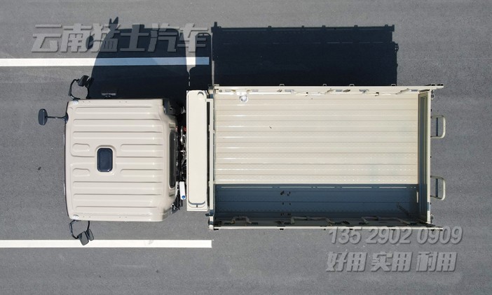出口型輕卡,2.5噸越野卡車,東風山貓整車,駝灰色卡車,加強款卡車,六驅柴油載貨車