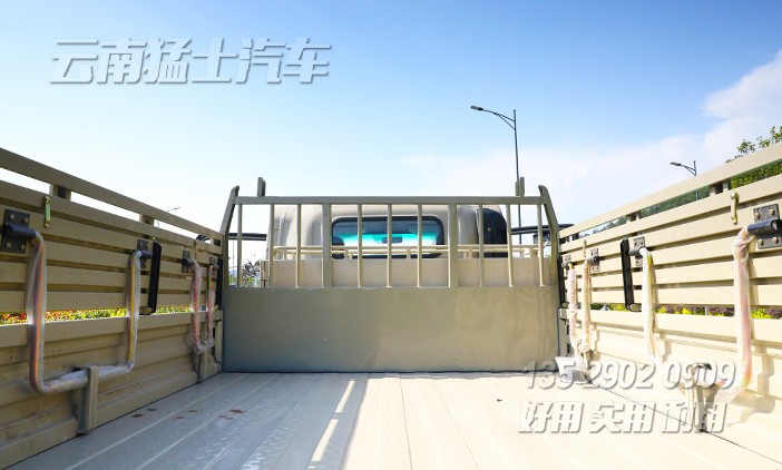 出口型輕卡,2.5噸越野卡車,東風山貓整車,駝灰色卡車,加強款卡車,六驅柴油載貨車
