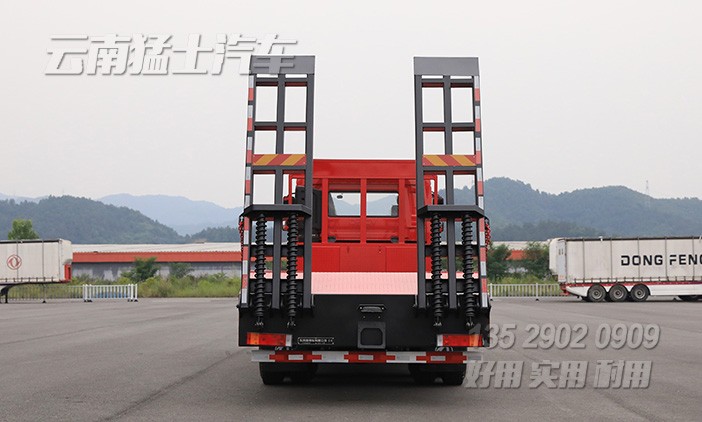 東風(fēng)天龍平板車,挖掘機平板車,爬梯平板車,9.4米板車,前四后八重型板車,DFH1310平板運輸車