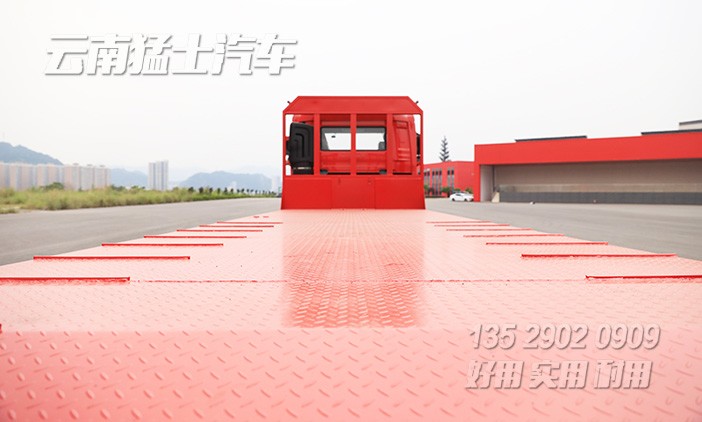 東風(fēng)天龍平板車,挖掘機平板車,爬梯平板車,9.4米板車,前四后八重型板車,DFH1310平板運輸車